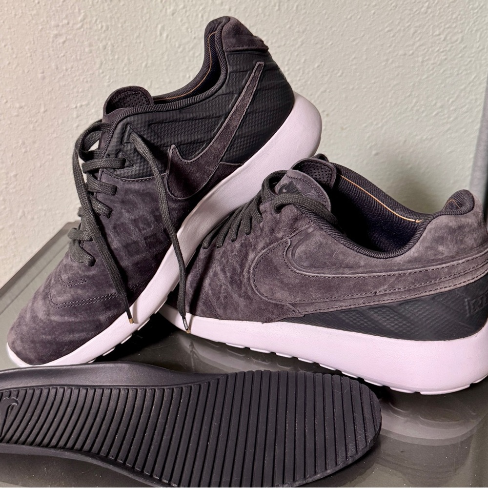 Nike 10 Men’s Suede Gray Sneakers Athletic Shoes Running